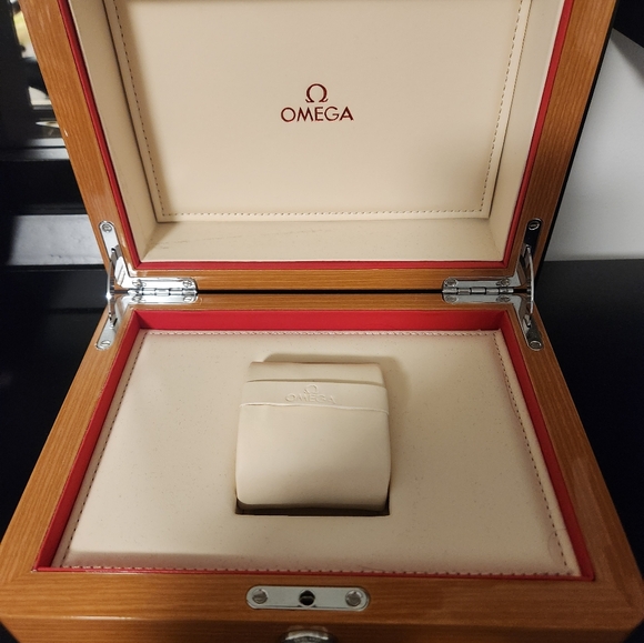 Authentic Omega Seamaster 300m watch box - Picture 5 of 8